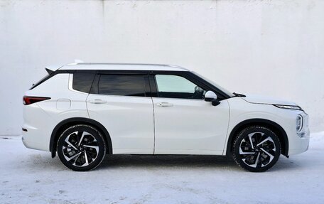 Mitsubishi Outlander, 2023 год, 4 380 000 рублей, 4 фотография