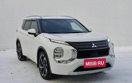 Mitsubishi Outlander, 2023 год, 4 380 000 рублей, 3 фотография