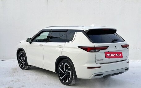 Mitsubishi Outlander, 2023 год, 4 380 000 рублей, 7 фотография