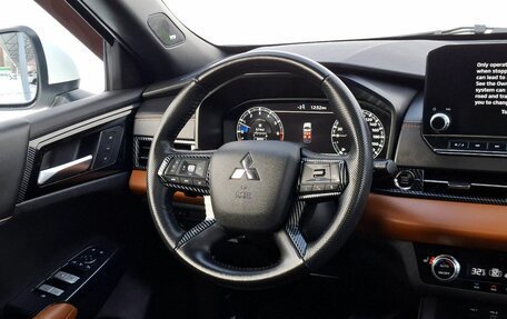 Mitsubishi Outlander, 2023 год, 4 380 000 рублей, 17 фотография