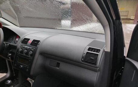 Volkswagen Touran III, 2006 год, 700 000 рублей, 8 фотография