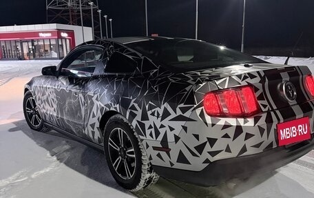 Ford Mustang VI рестайлинг, 2011 год, 810 000 рублей, 4 фотография