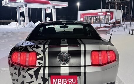 Ford Mustang VI рестайлинг, 2011 год, 810 000 рублей, 5 фотография