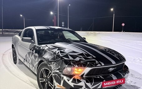 Ford Mustang VI рестайлинг, 2011 год, 810 000 рублей, 2 фотография