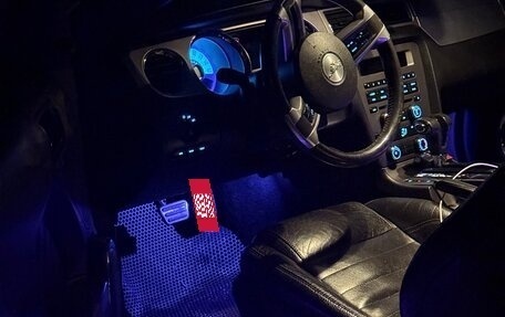 Ford Mustang VI рестайлинг, 2011 год, 810 000 рублей, 9 фотография