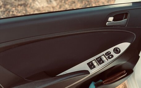 Hyundai Solaris II рестайлинг, 2015 год, 950 000 рублей, 11 фотография