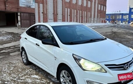 Hyundai Solaris II рестайлинг, 2015 год, 950 000 рублей, 4 фотография