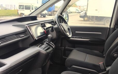 Honda Stepwgn IV, 2016 год, 1 880 000 рублей, 18 фотография