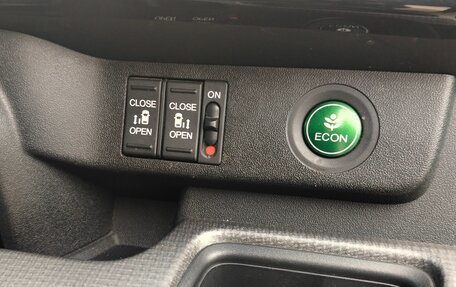 Honda Stepwgn IV, 2016 год, 1 880 000 рублей, 24 фотография