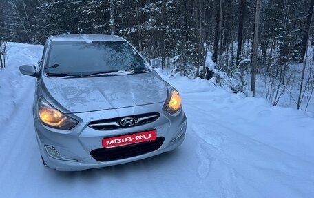 Hyundai Solaris II рестайлинг, 2011 год, 560 000 рублей, 1 фотография