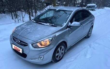 Hyundai Solaris II рестайлинг, 2011 год, 560 000 рублей, 4 фотография