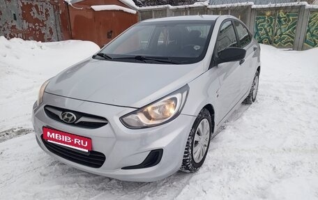 Hyundai Solaris II рестайлинг, 2014 год, 740 000 рублей, 2 фотография