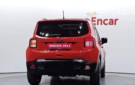 Jeep Renegade I рестайлинг, 2022 год, 1 750 000 рублей, 2 фотография