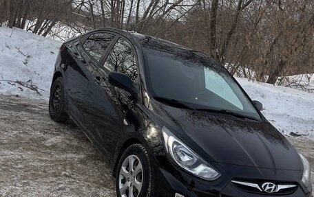 Hyundai Solaris II рестайлинг, 2011 год, 555 000 рублей, 2 фотография