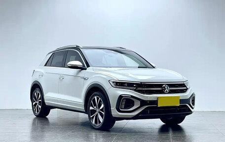 Volkswagen T-Roc I, 2023 год, 1 699 000 рублей, 1 фотография