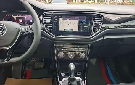 Volkswagen T-Roc I, 2022 год, 1 700 000 рублей, 12 фотография