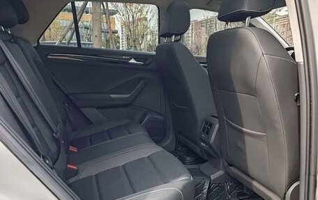 Volkswagen T-Roc I, 2022 год, 1 700 000 рублей, 13 фотография