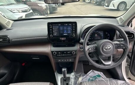 Toyota Yaris Cross, 2022 год, 1 630 020 рублей, 6 фотография