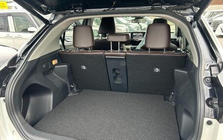 Toyota Yaris Cross, 2022 год, 1 630 020 рублей, 3 фотография