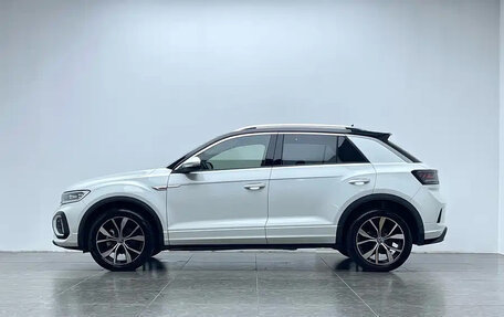 Volkswagen T-Roc I, 2023 год, 1 699 000 рублей, 9 фотография