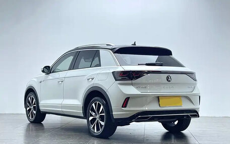 Volkswagen T-Roc I, 2023 год, 1 699 000 рублей, 8 фотография
