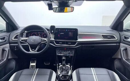 Volkswagen T-Roc I, 2023 год, 1 699 000 рублей, 14 фотография