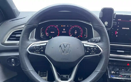 Volkswagen T-Roc I, 2023 год, 1 699 000 рублей, 15 фотография
