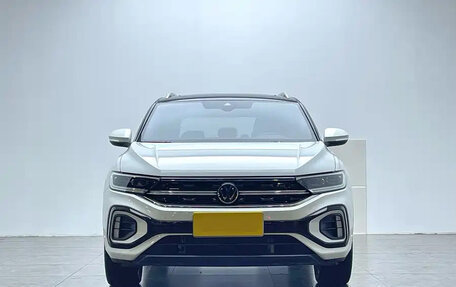 Volkswagen T-Roc I, 2023 год, 1 699 000 рублей, 2 фотография