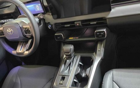 Toyota RAV4, 2025 год, 4 550 000 рублей, 28 фотография