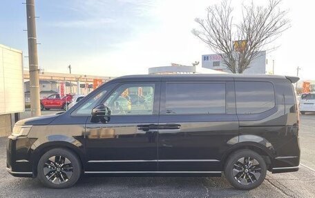 Honda Stepwgn, 2022 год, 2 160 000 рублей, 3 фотография