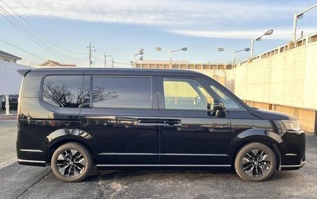 Honda Stepwgn, 2022 год, 2 160 000 рублей, 4 фотография