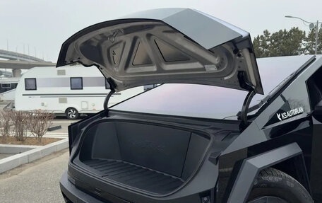Tesla Cybertruck, 2025 год, 13 200 000 рублей, 3 фотография