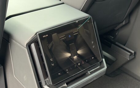 Tesla Cybertruck, 2025 год, 13 200 000 рублей, 10 фотография