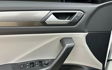 Volkswagen T-Roc I, 2023 год, 1 700 000 рублей, 10 фотография