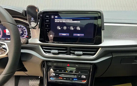 Volkswagen T-Roc I, 2023 год, 1 700 000 рублей, 8 фотография