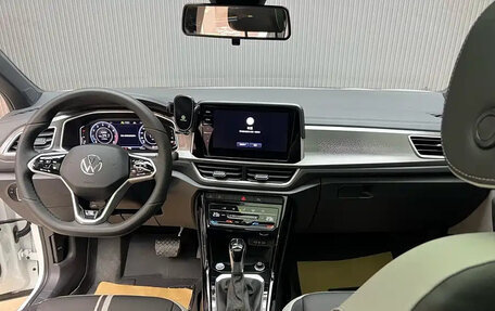 Volkswagen T-Roc I, 2023 год, 1 700 000 рублей, 5 фотография