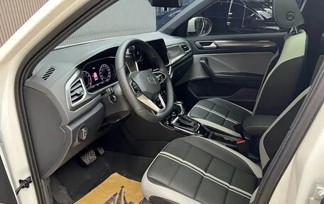 Volkswagen T-Roc I, 2023 год, 1 700 000 рублей, 12 фотография