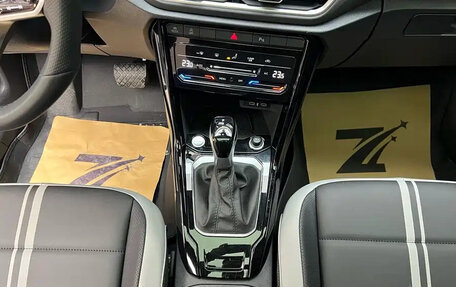 Volkswagen T-Roc I, 2023 год, 1 700 000 рублей, 9 фотография