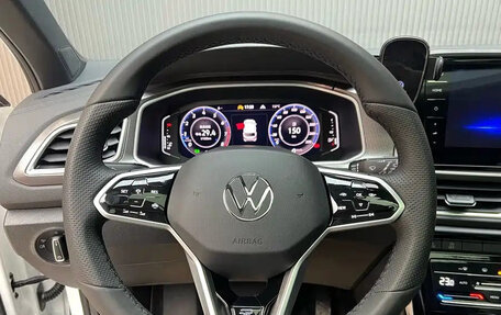 Volkswagen T-Roc I, 2023 год, 1 700 000 рублей, 6 фотография
