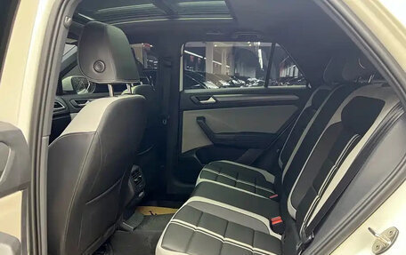 Volkswagen T-Roc I, 2023 год, 1 700 000 рублей, 15 фотография