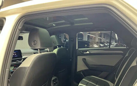 Volkswagen T-Roc I, 2023 год, 1 700 000 рублей, 17 фотография