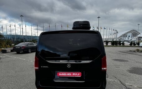 Mercedes-Benz V-Класс, 2023 год, 7 300 000 рублей, 4 фотография