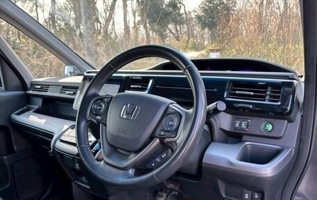 Honda Stepwgn IV, 2019 год, 1 630 000 рублей, 12 фотография