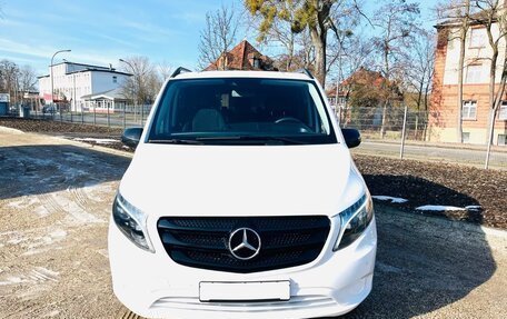 Mercedes-Benz V-Класс, 2022 год, 5 100 000 рублей, 2 фотография