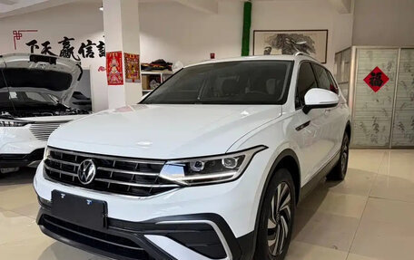 Volkswagen Tiguan II, 2022 год, 2 645 000 рублей, 1 фотография