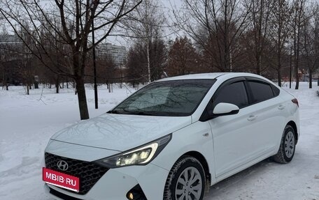 Hyundai Solaris II рестайлинг, 2021 год, 1 950 000 рублей, 1 фотография