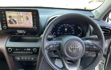 Toyota Yaris Cross, 2023 год, 1 913 000 рублей, 8 фотография