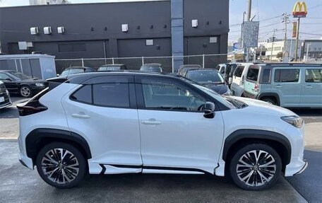 Toyota Yaris Cross, 2023 год, 1 913 000 рублей, 5 фотография