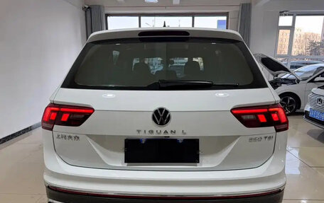 Volkswagen Tiguan II, 2022 год, 2 645 000 рублей, 6 фотография