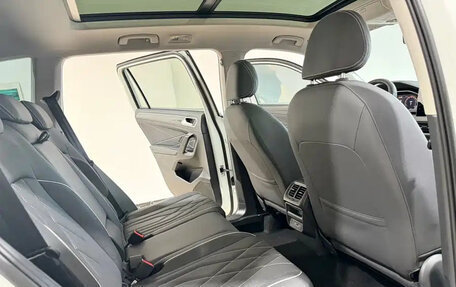 Volkswagen Tiguan II, 2022 год, 2 645 000 рублей, 24 фотография